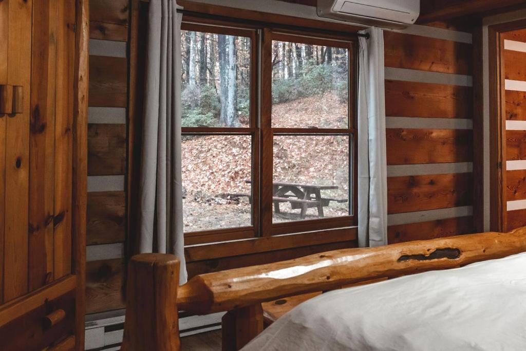Deer Run Cabin At 36 North - Hot Tub Purlear المظهر الخارجي الصورة