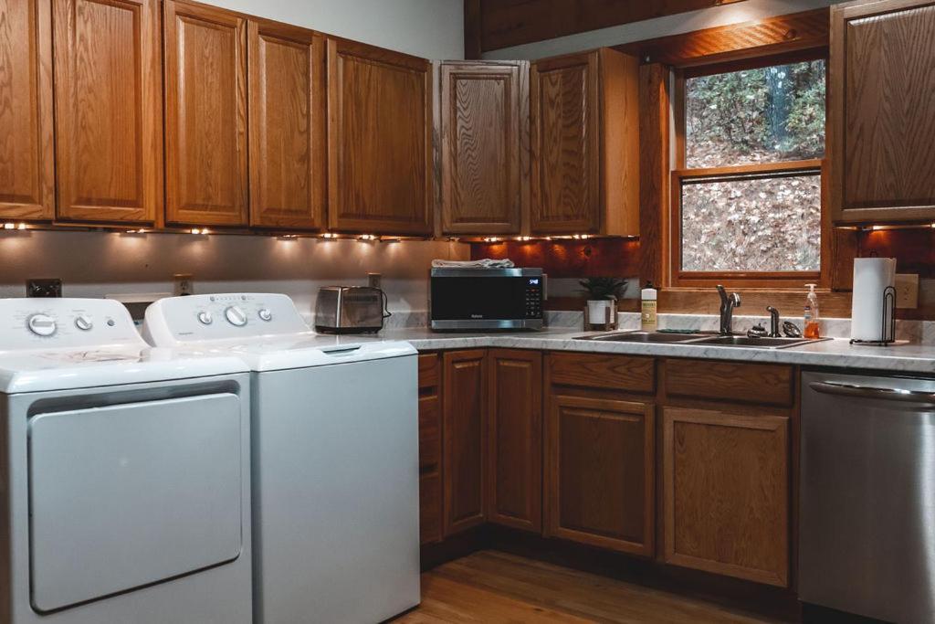 Deer Run Cabin At 36 North - Hot Tub Purlear المظهر الخارجي الصورة