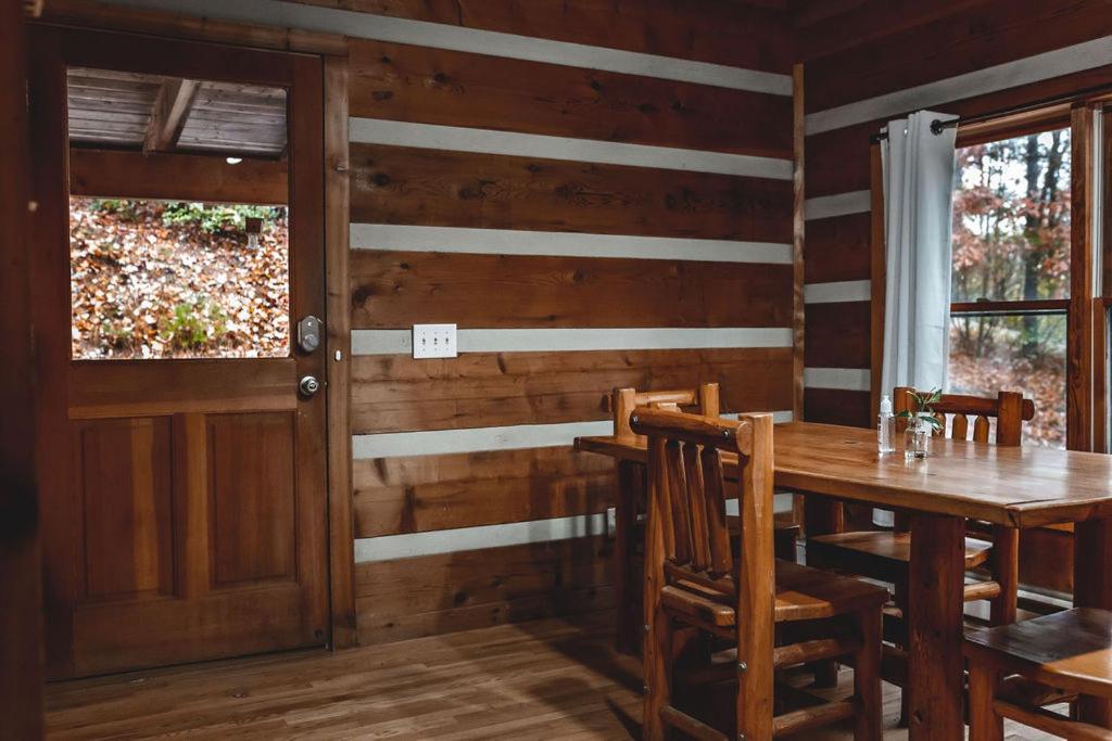 Deer Run Cabin At 36 North - Hot Tub Purlear المظهر الخارجي الصورة